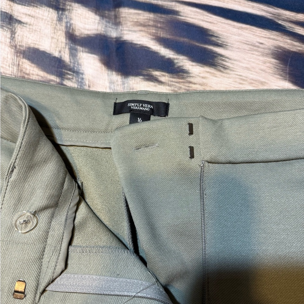 Simply Vera Vera Wang women’s Khaki ankle slacks - Picture 3 of 4